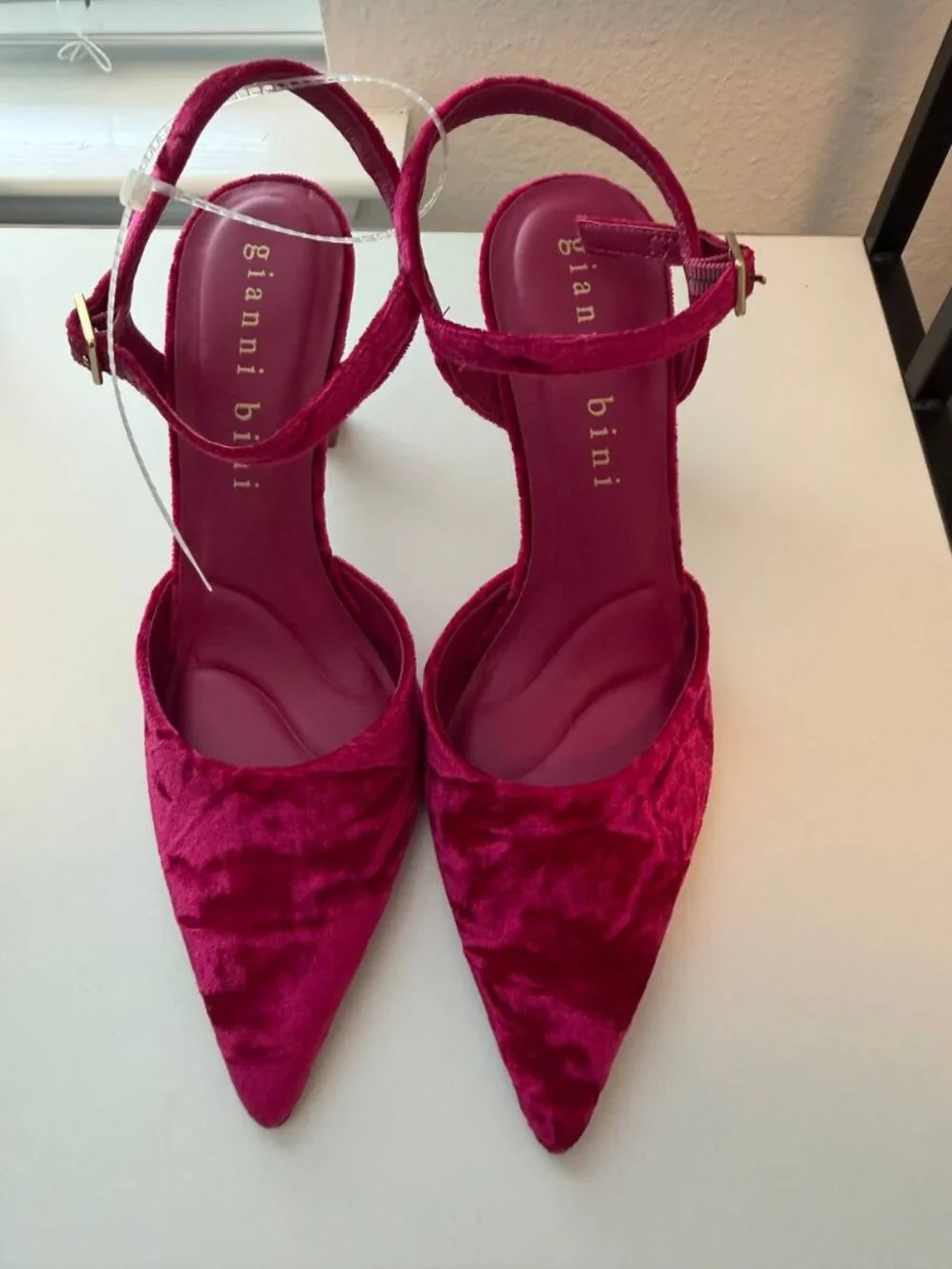 NWT Gianni Bini Geno Hot Pink Velvet Pointed Toe Ankle Strap Heels Size 9